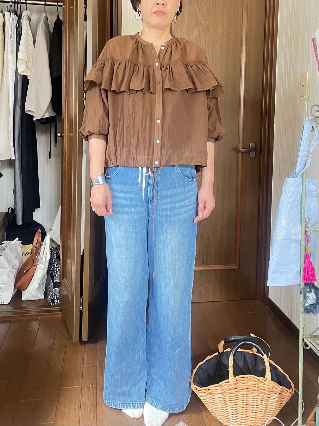 可愛い服が似合わなくなったら。大人は甘さを締めてかっこよく着る 画像1