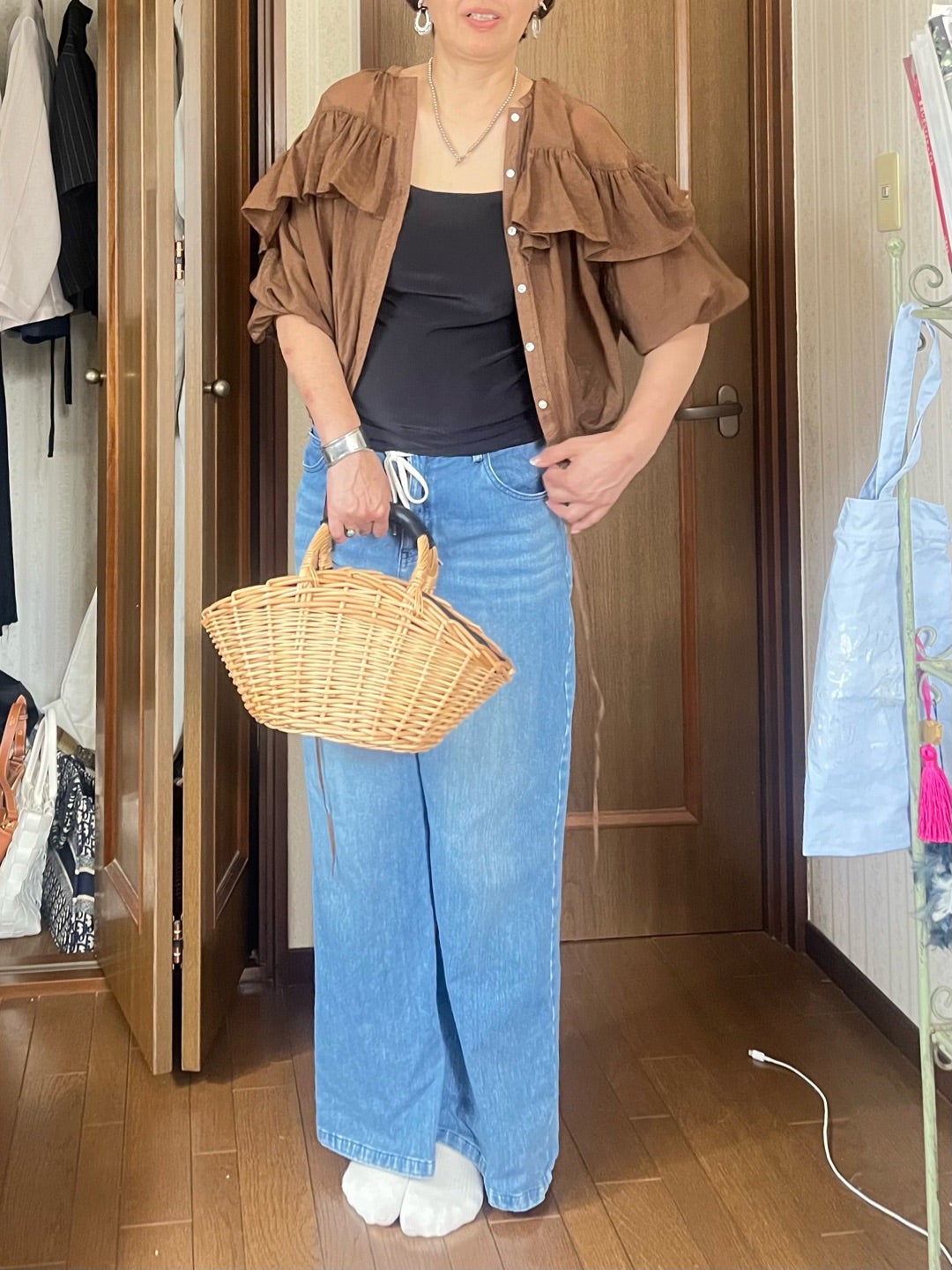可愛い服が似合わなくなったら。大人は甘さを締めてかっこよく着る 画像2