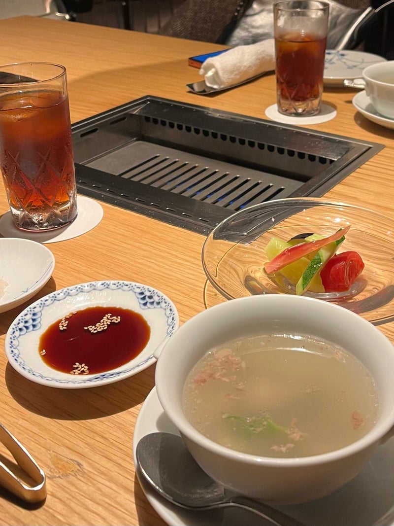 田中焼肉レストランのテールスープと涼やかな前菜