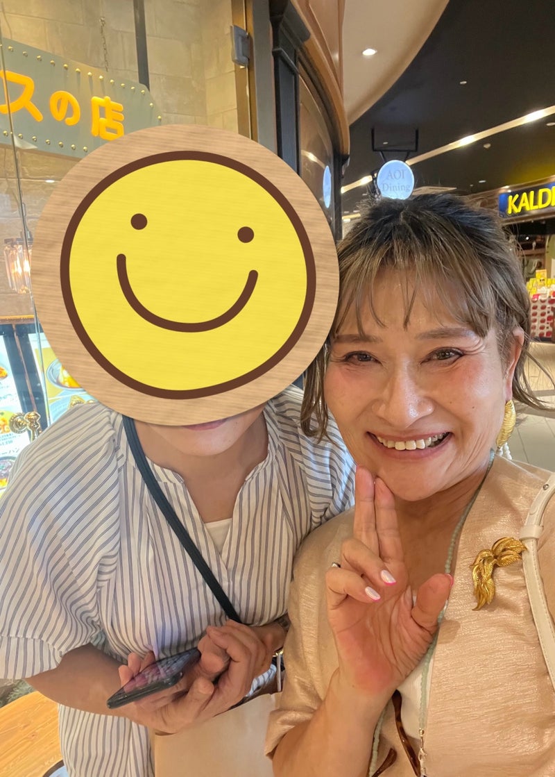 岡崎イオンで同行ショッピングを楽しむ三村由香とお客様
