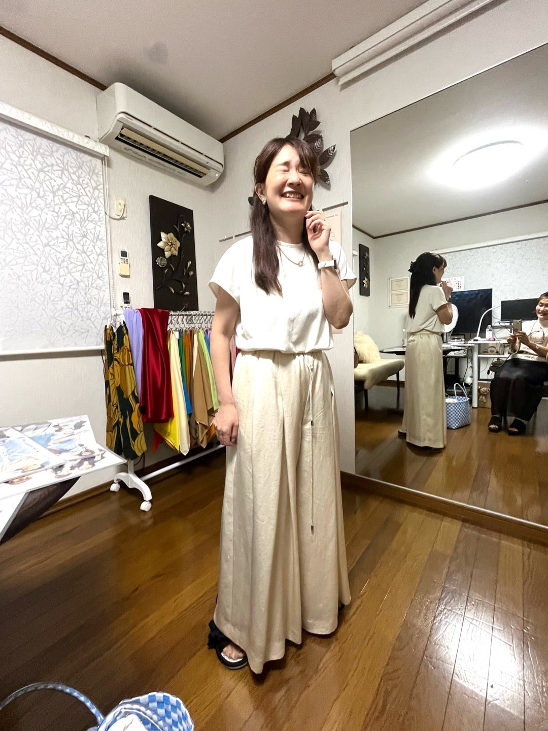 年間パーフェクトコースで初めて超ワイドパンツを試す女性