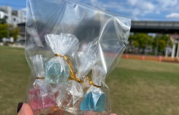 篭田公園で手にした色とりどりの小さなキャンドル