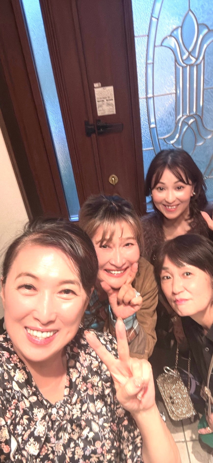 大人のマナーレッスン参加者の集合写真