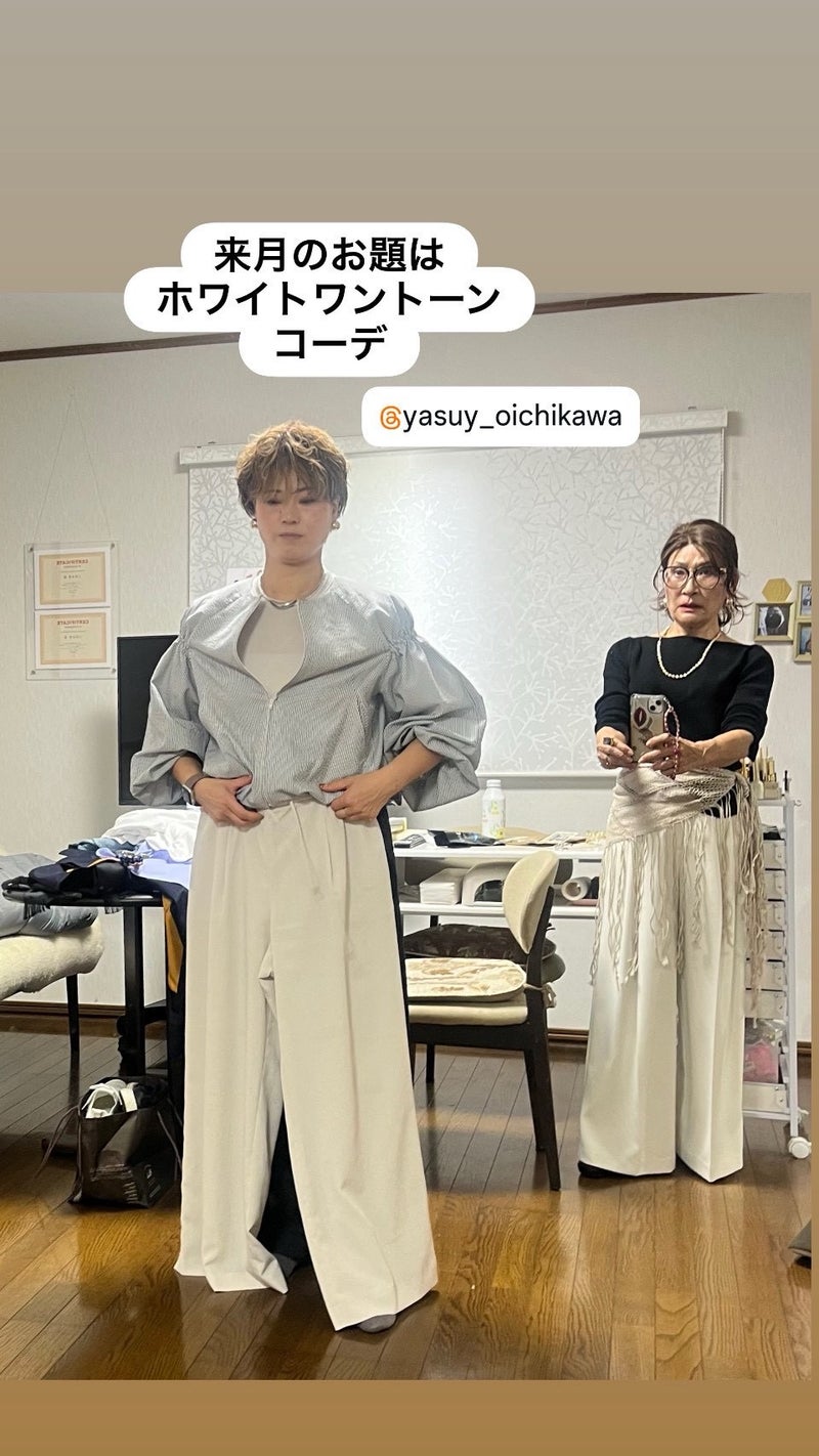 卒業の日に装いを確認する様子